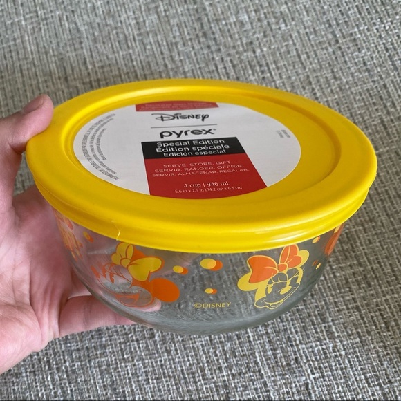 Pyrex 4cup Food Storage Minnie Mouse Live it up - Picture 4 of 4